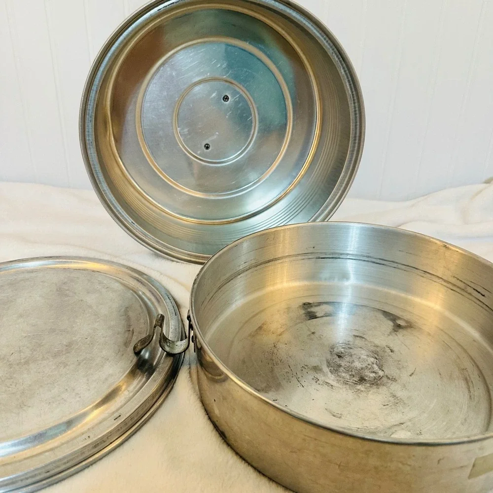 Regal‎ Cake Saver Carrier Vintage Silver Good Aluminum Mid Century Locking Lid